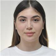 Studentessa universitaria diplomata con 100 e lode e con certificazione Cambridge CAE (Advanced) impartisce lezioni d’inglese per studenti di scuole elementari e medie